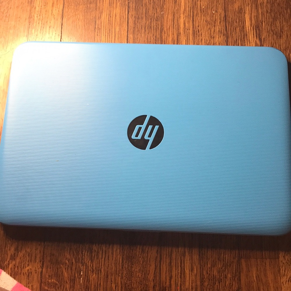 I am selling a blue hp computer
